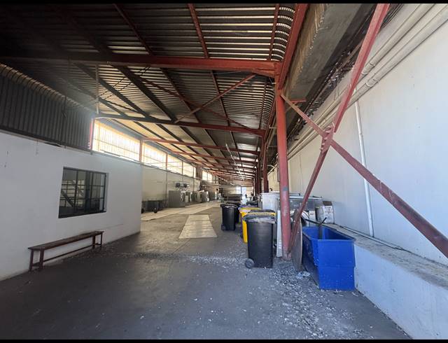 715M² WAREHOUSE TO LET IN WYNBERG
